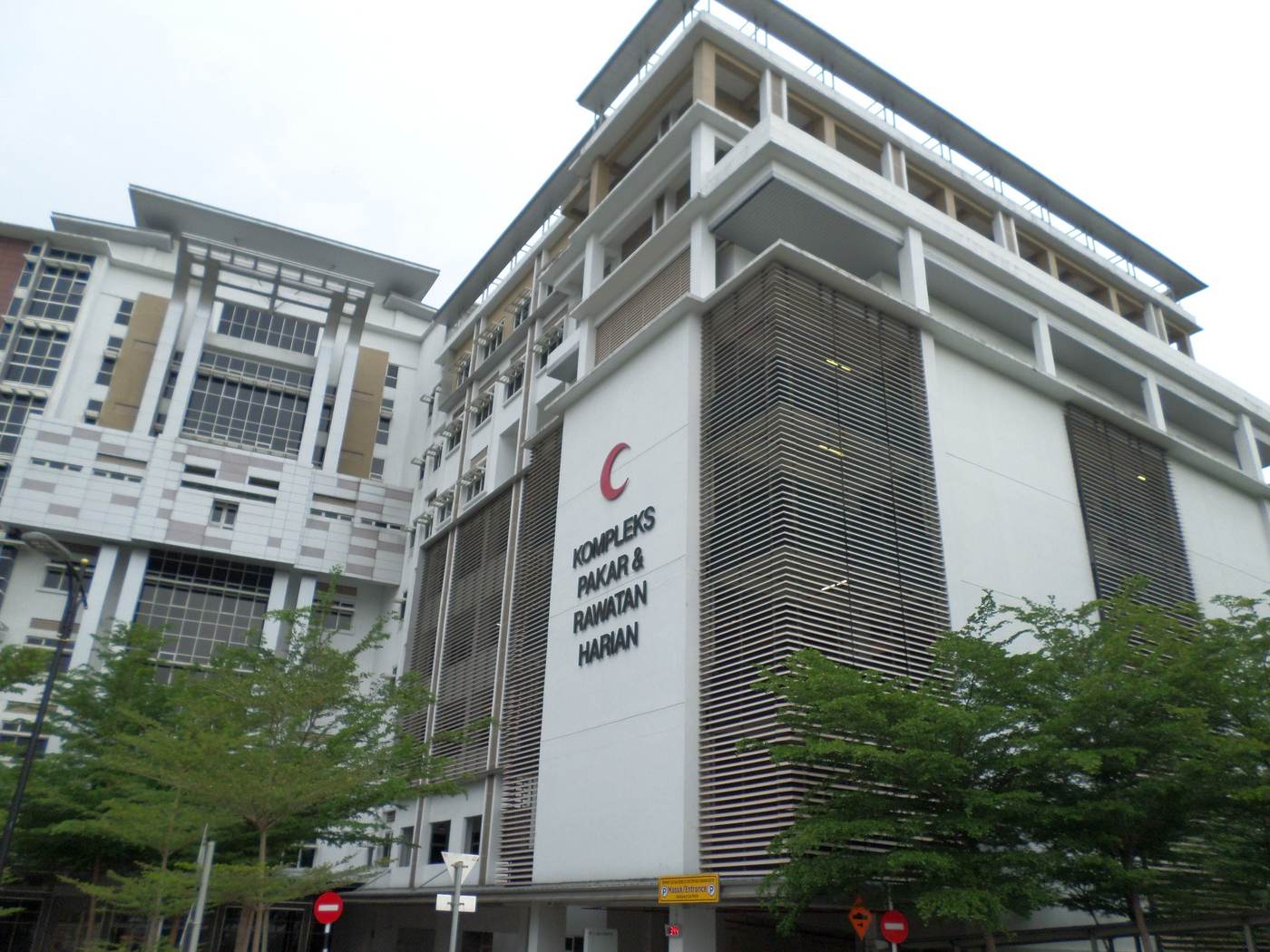 Kuala Lumpur Hospital, a public hospital in Malaysia, photographed from outside
