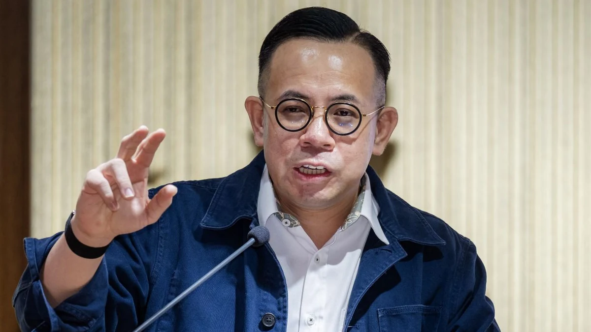 Steven Sim, Malaysia's Entrepreneur Development and Cooperatives Minister, speaking at a business event